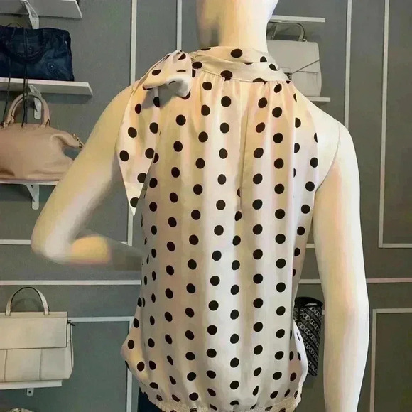 Black House/White Market - Picture 8 of 10